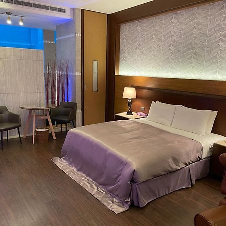 Purple Garden Motel Каосюн Екстериор снимка