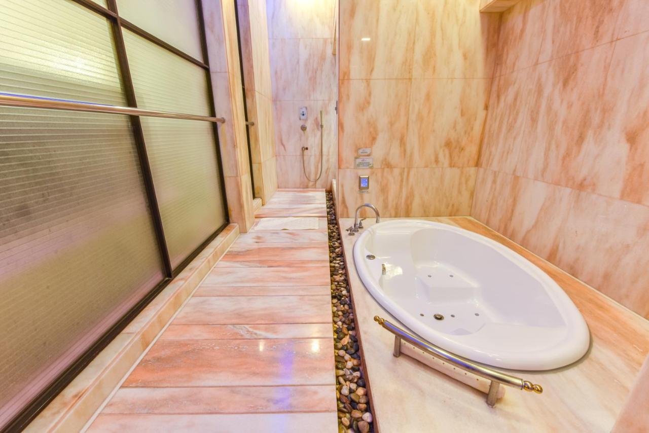 Purple Garden Motel Каосюн Екстериор снимка