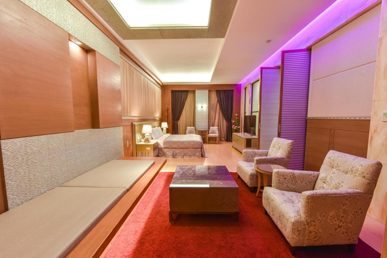 Purple Garden Motel Каосюн Екстериор снимка