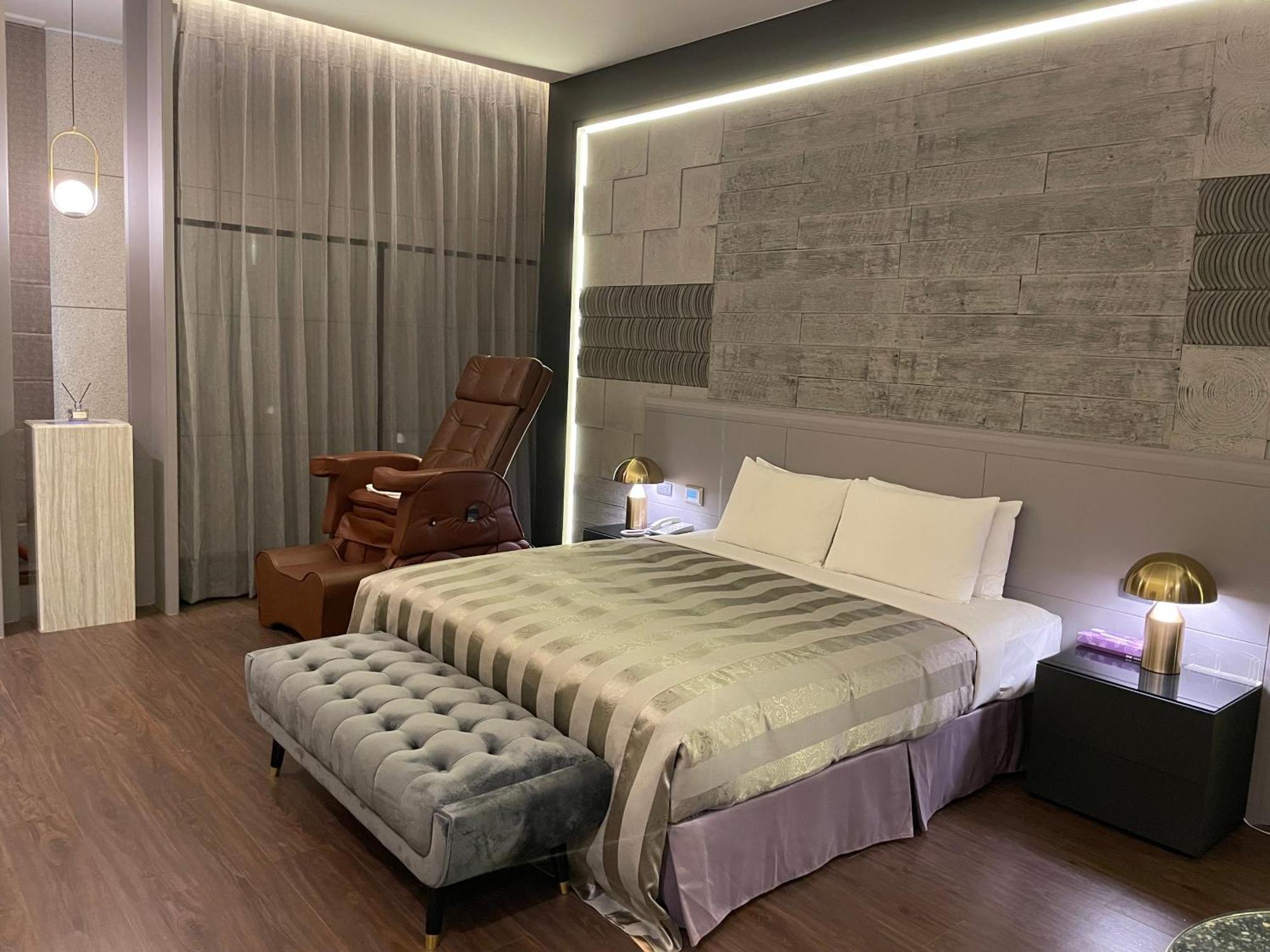 Purple Garden Motel Каосюн Екстериор снимка